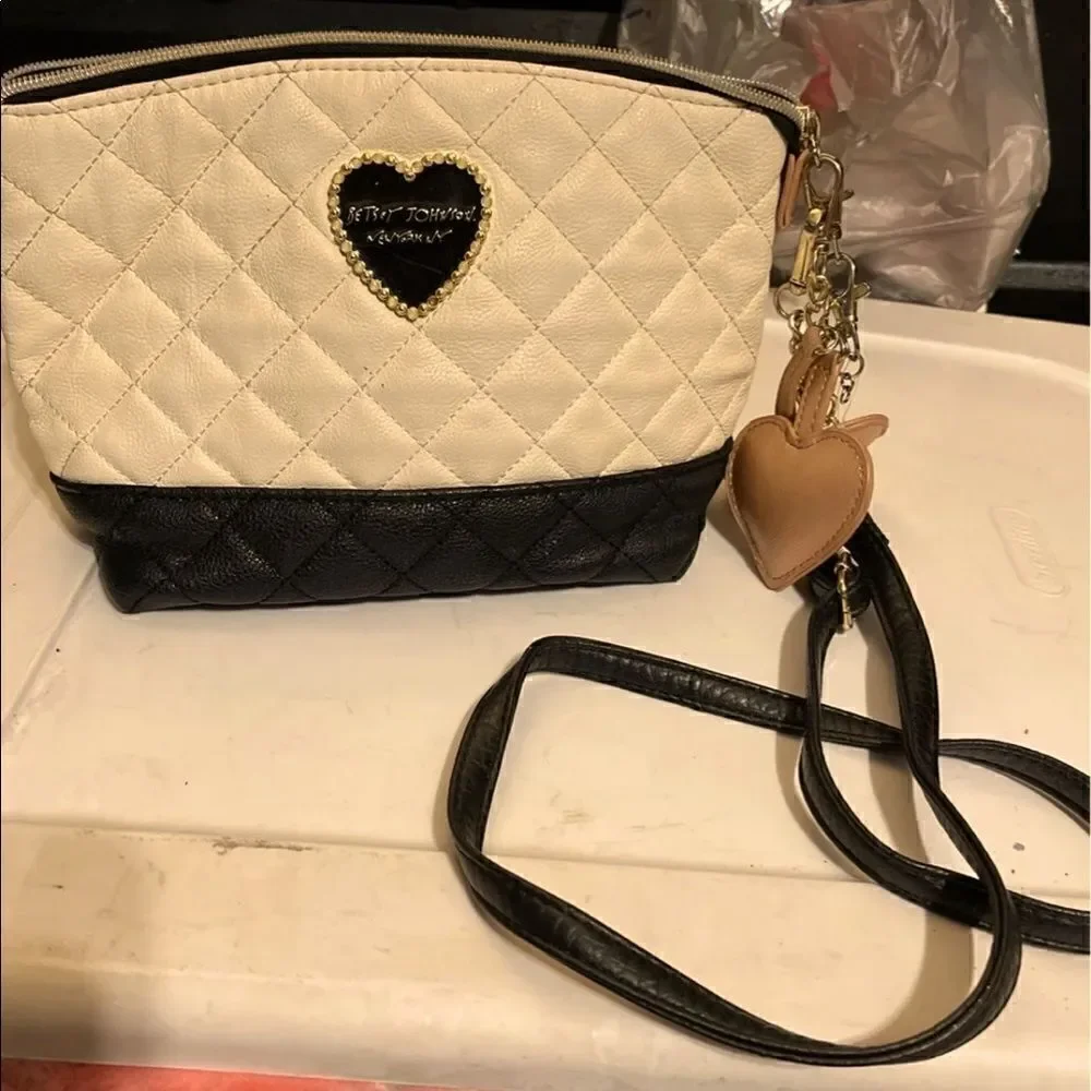 Betsey johnson quilted crossbody makeup bag/wristlet clutch satchel pocketbook